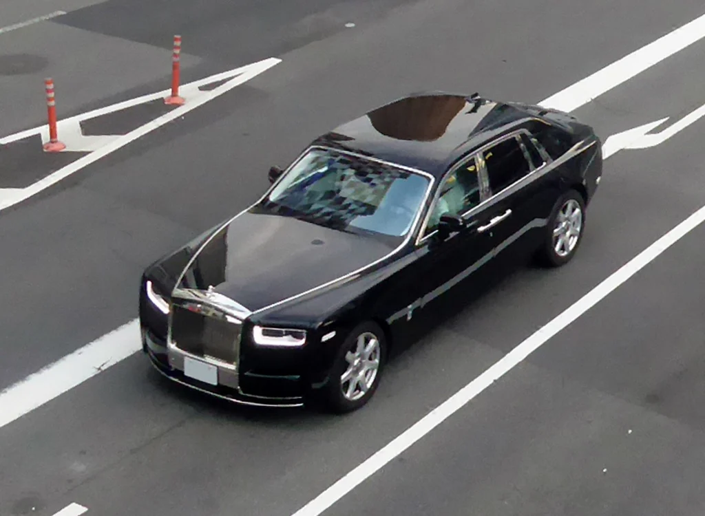 Black Rolls-Royce Phantom VIII viewed from the front