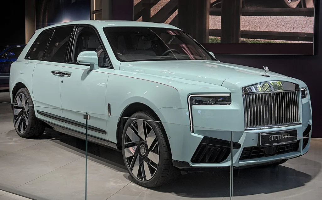 White Rolls-Royce Cullinan Series II, front three-quarter view
